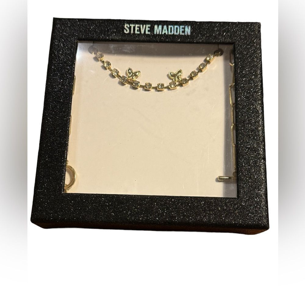 NWT Steve Madden earrings and necklace set gold tone